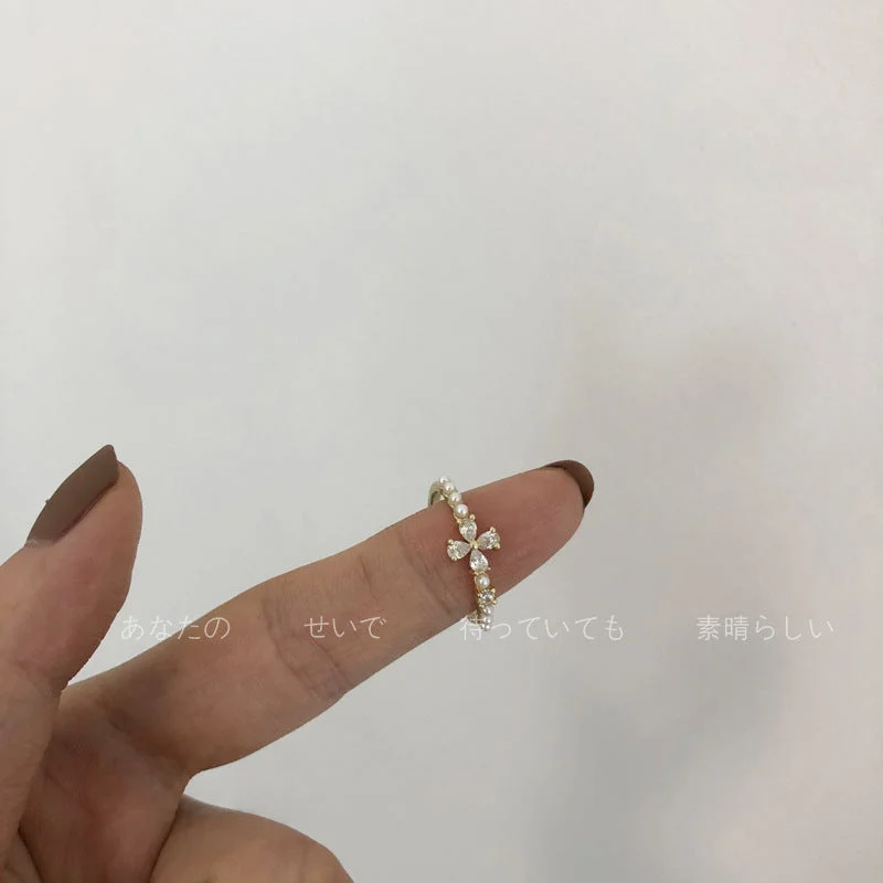 Small Flower Zircon Ring