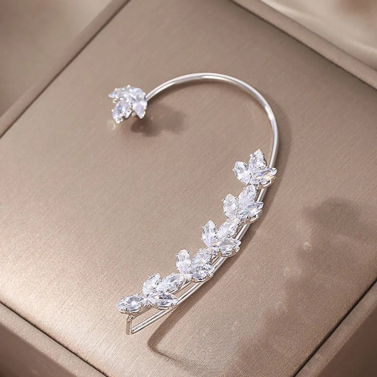 ez1031-yinzuo-HB Environmental Protection Silver Left Ear Flower Leaf Ear Hanging